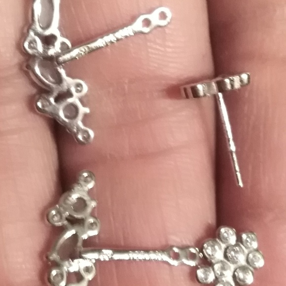 Moonstone flower stud sterling silver earrings - Picture 3 of 3